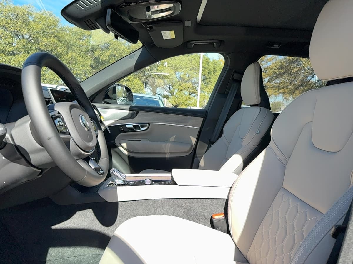 2026 Volvo XC90 plug-in hybrid - Image 12