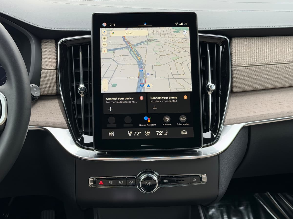 2026 Volvo XC90 plug-in hybrid - Image 13