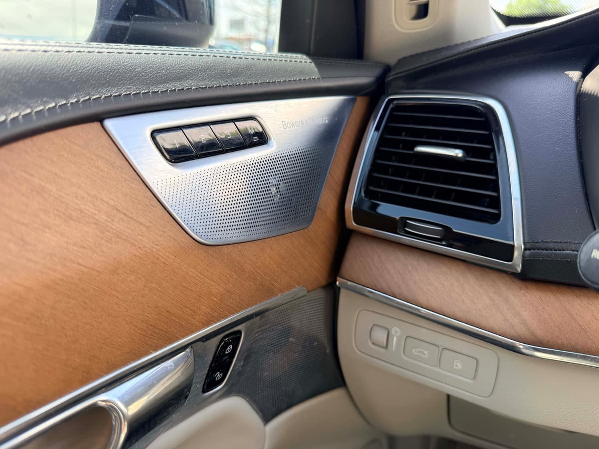 2016 Volvo XC90 Hybrid - Image 18