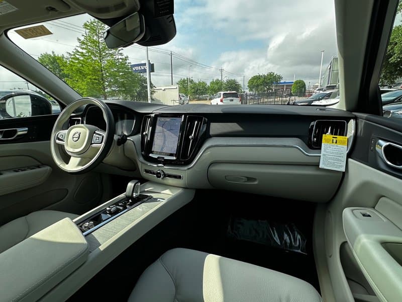 2025 Volvo XC60 - Image 9