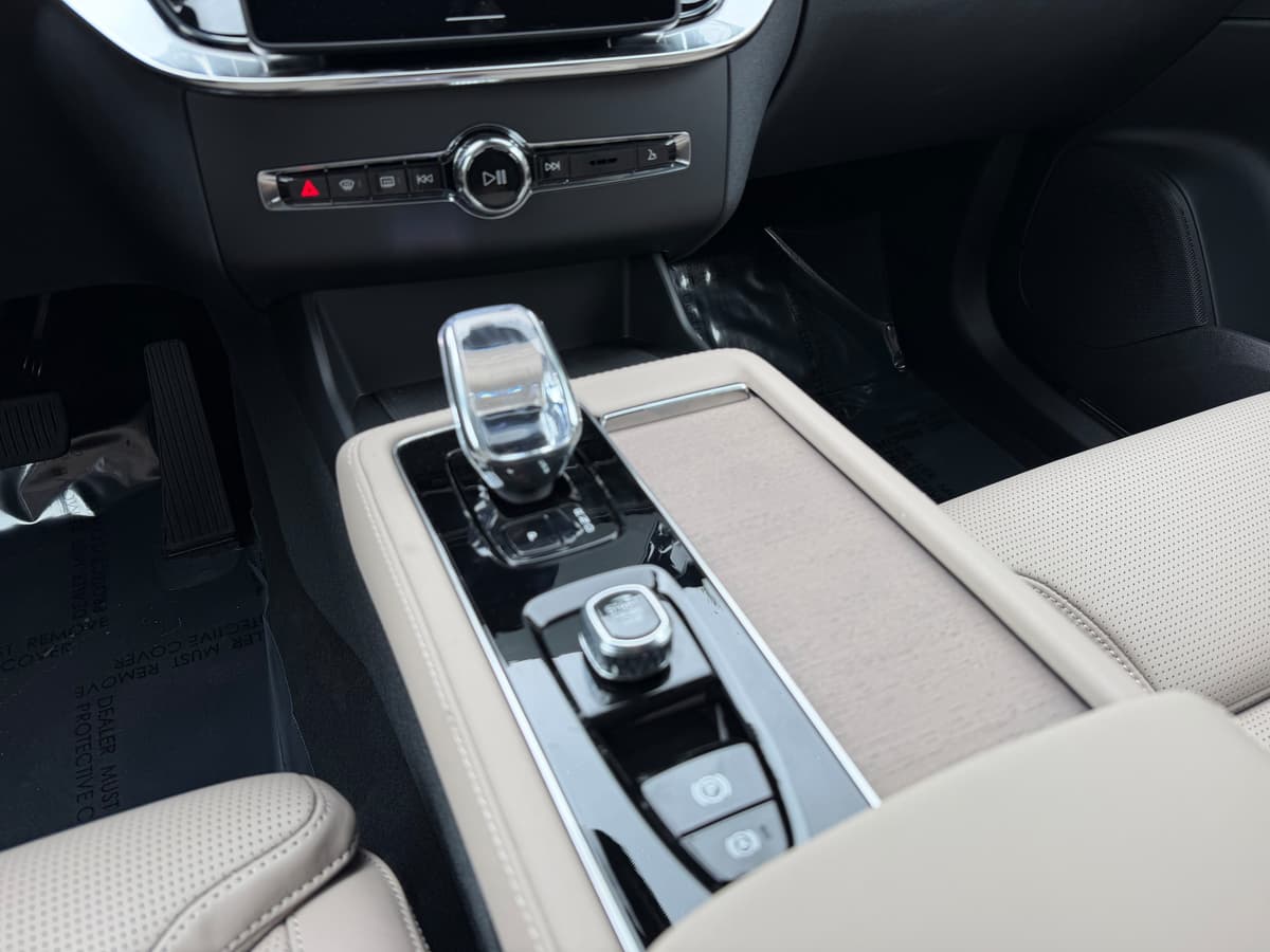 2026 Volvo XC90 - Image 14