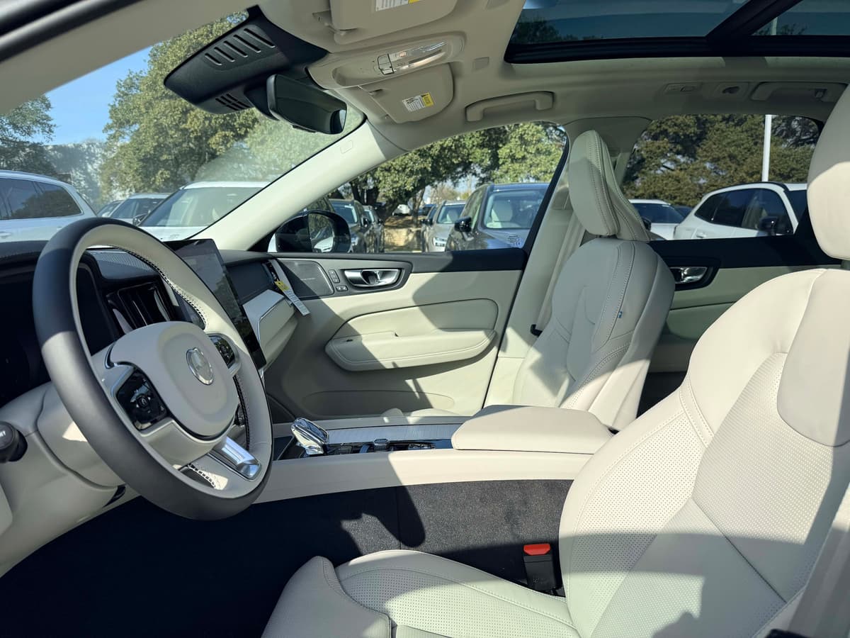 2026 Volvo XC60 - Image 12