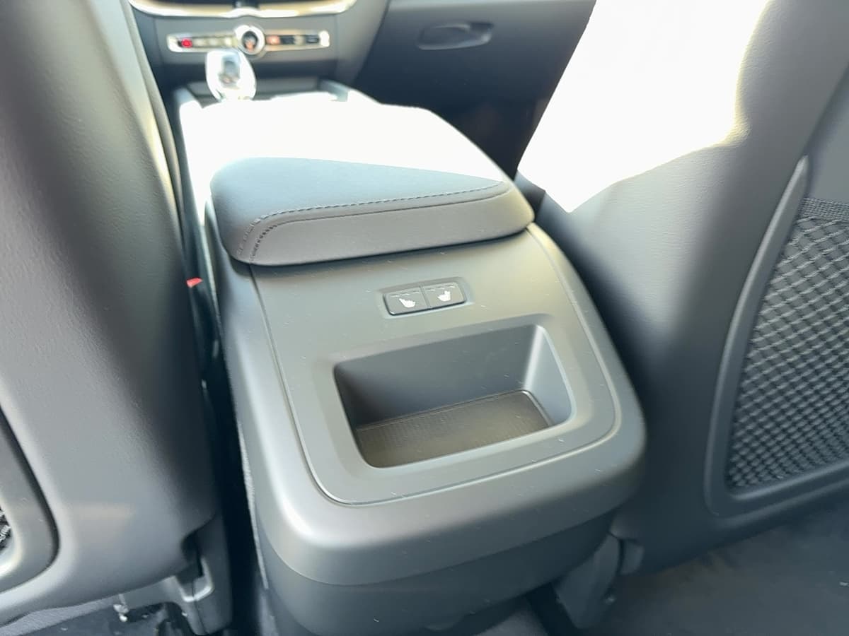 2026 Volvo XC60 - Image 13