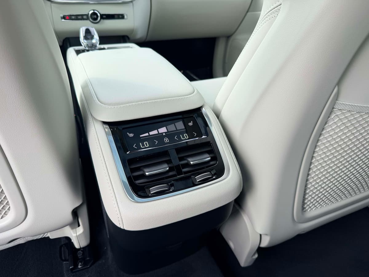 2026 Volvo XC90 - Image 18