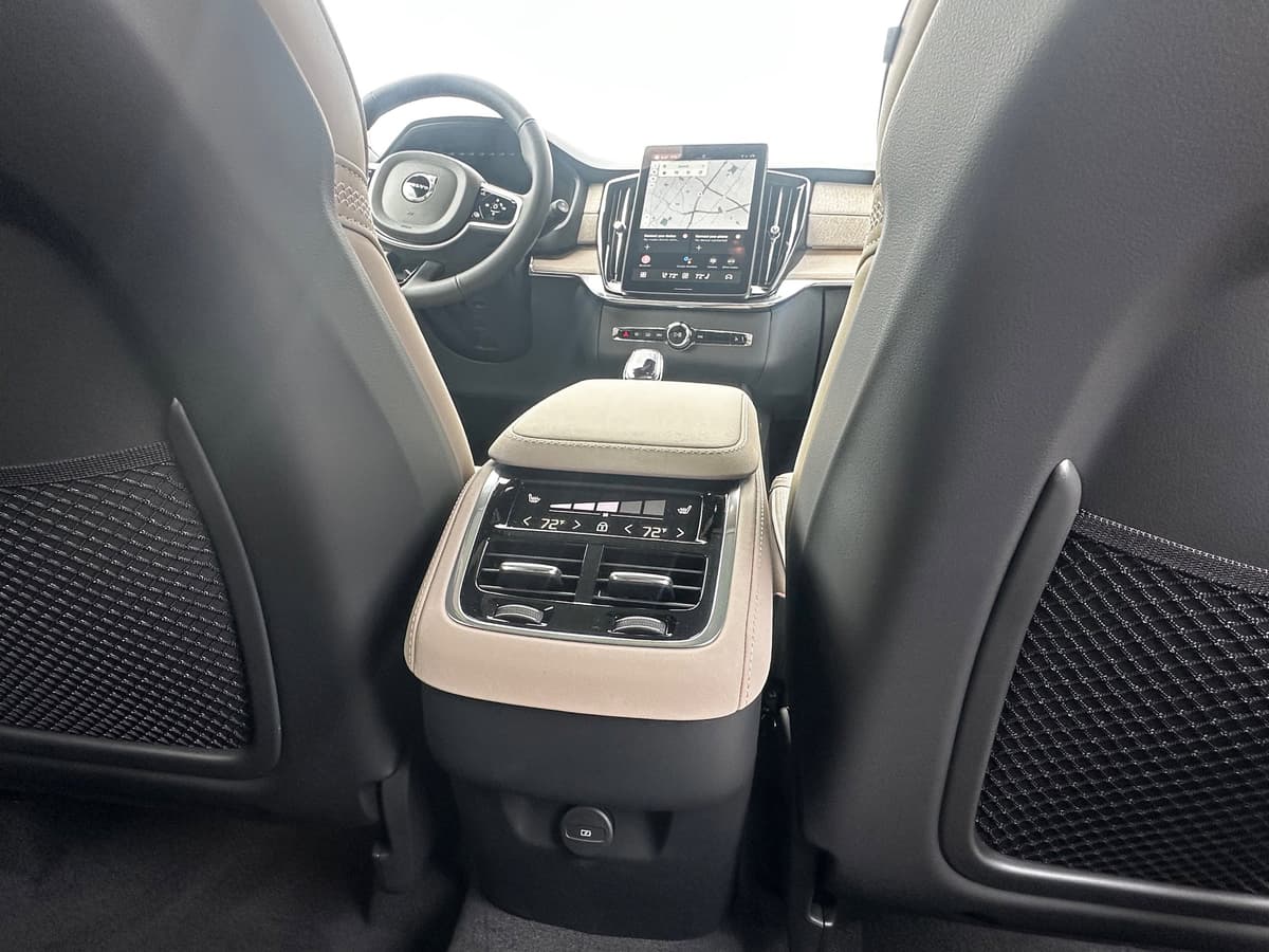 2025 Volvo XC90 - Image 12