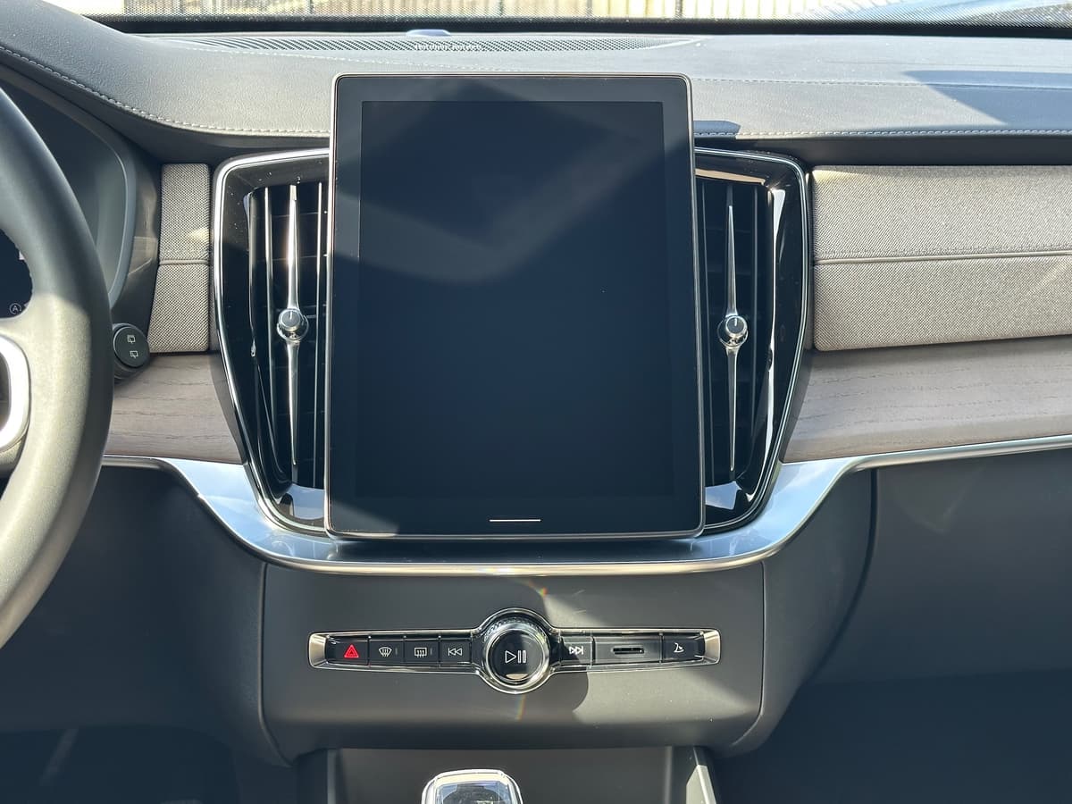 2026 Volvo XC90 - Image 11