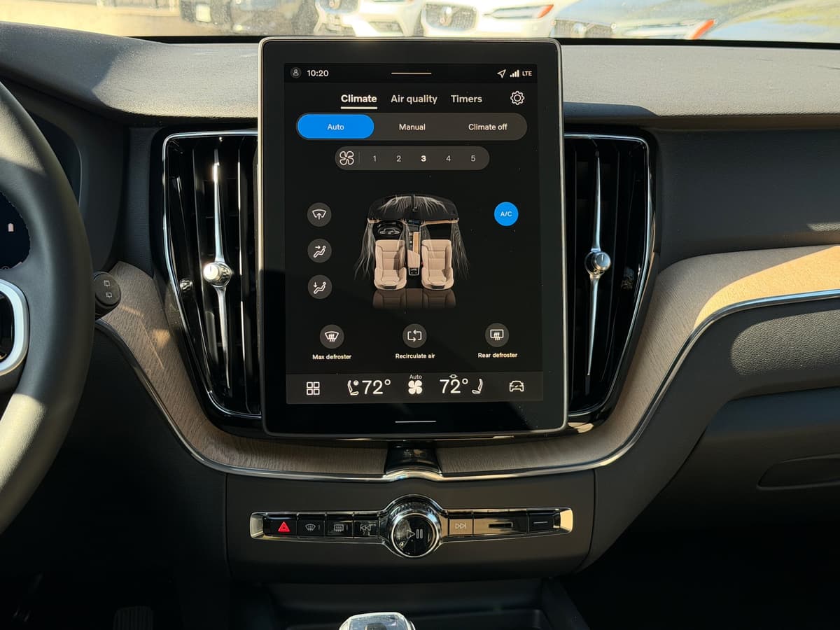 2026 Volvo XC60 - Image 12