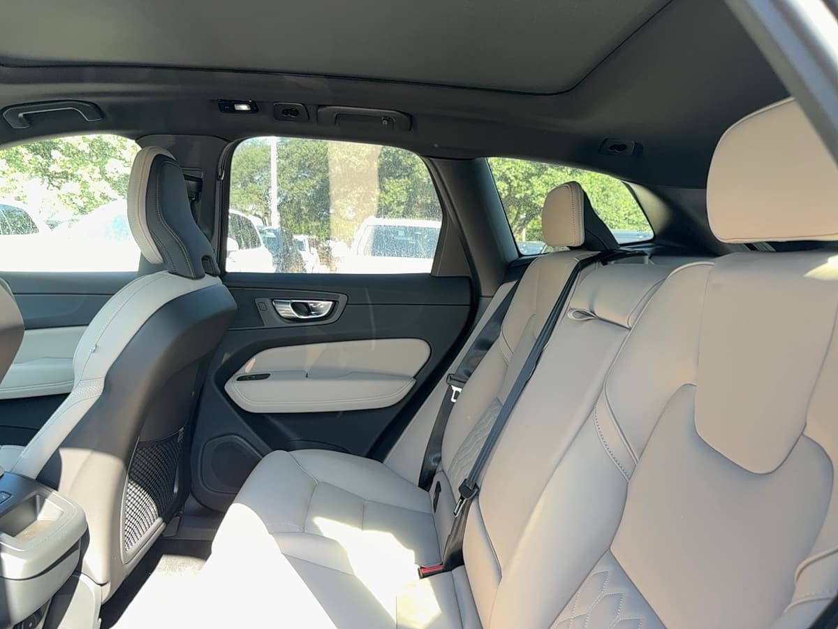 2026 Volvo XC60 - Image 14