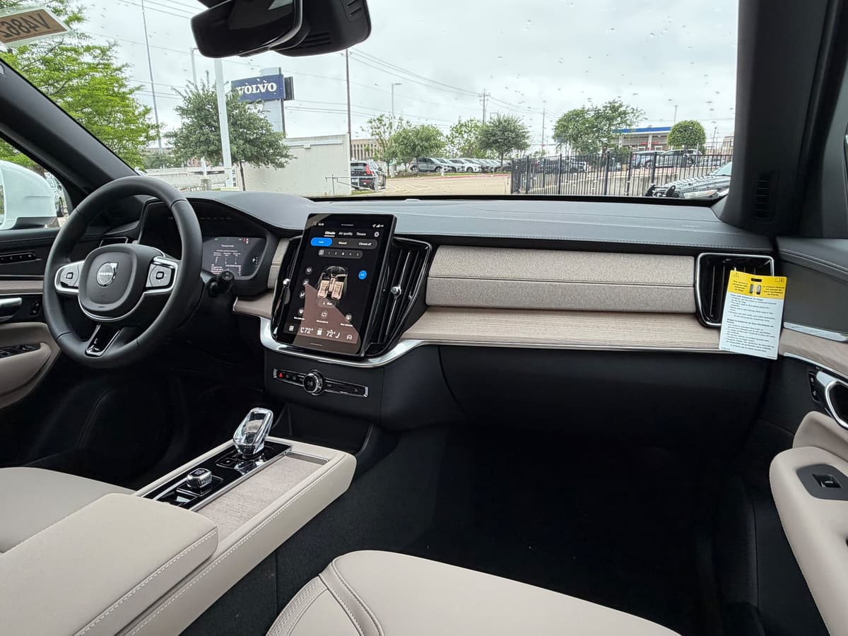 2026 Volvo XC90 - Image 11