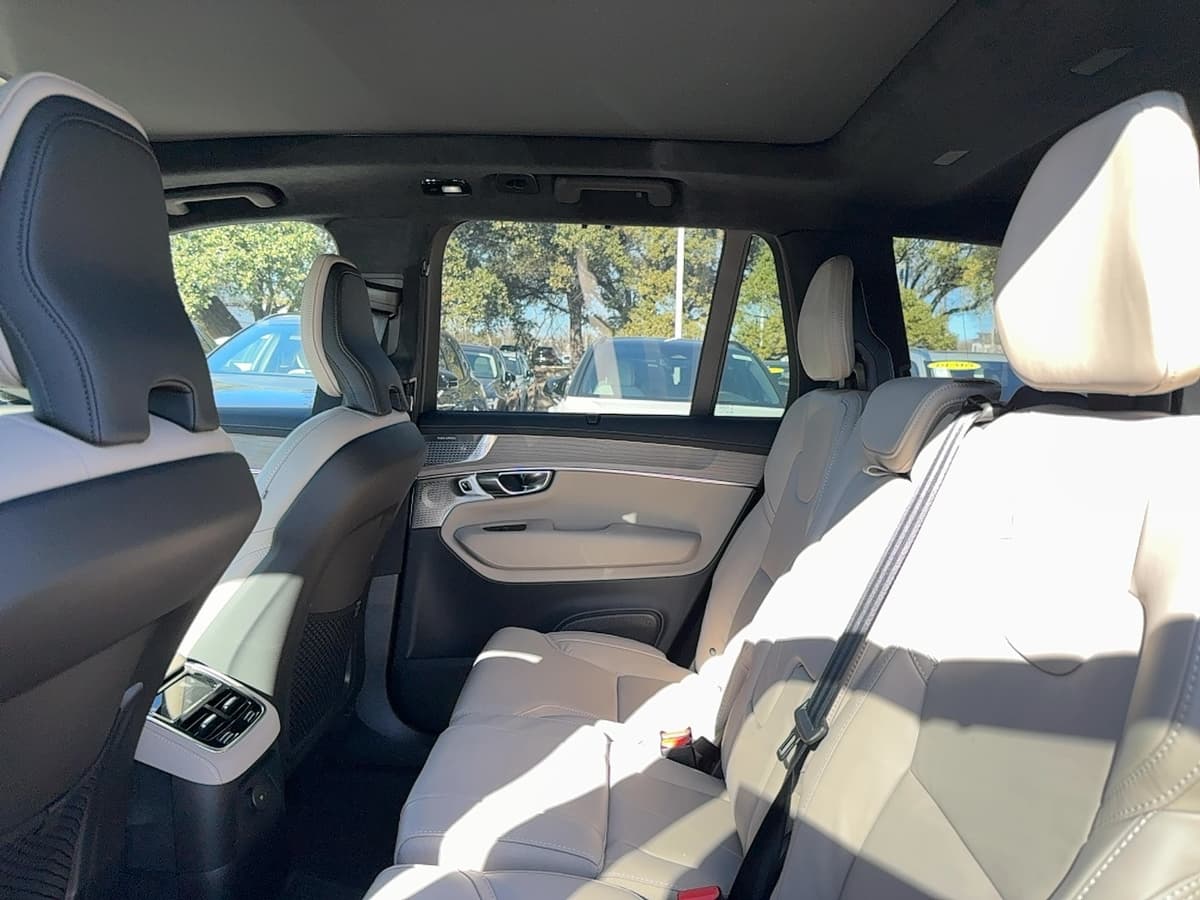 2026 Volvo XC90 plug-in hybrid - Image 15