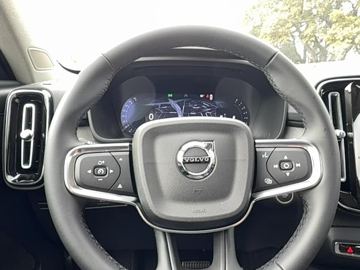 2026 Volvo XC40 - Image 19