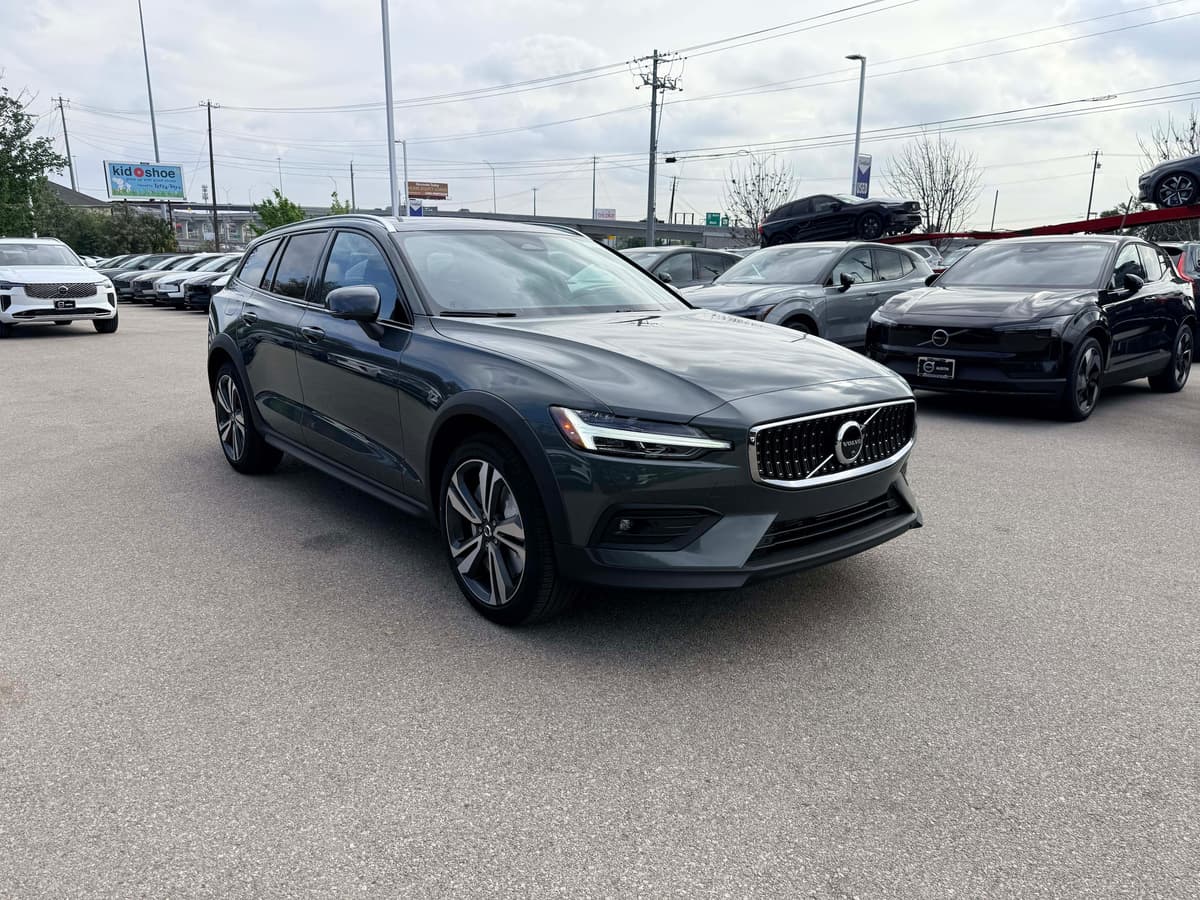 2026 Volvo V60 Cross Country - Image 7