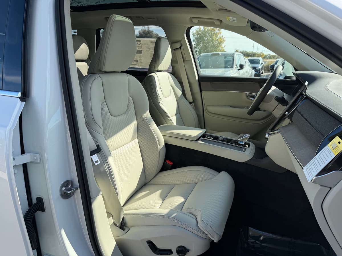 2026 Volvo XC90 - Image 8
