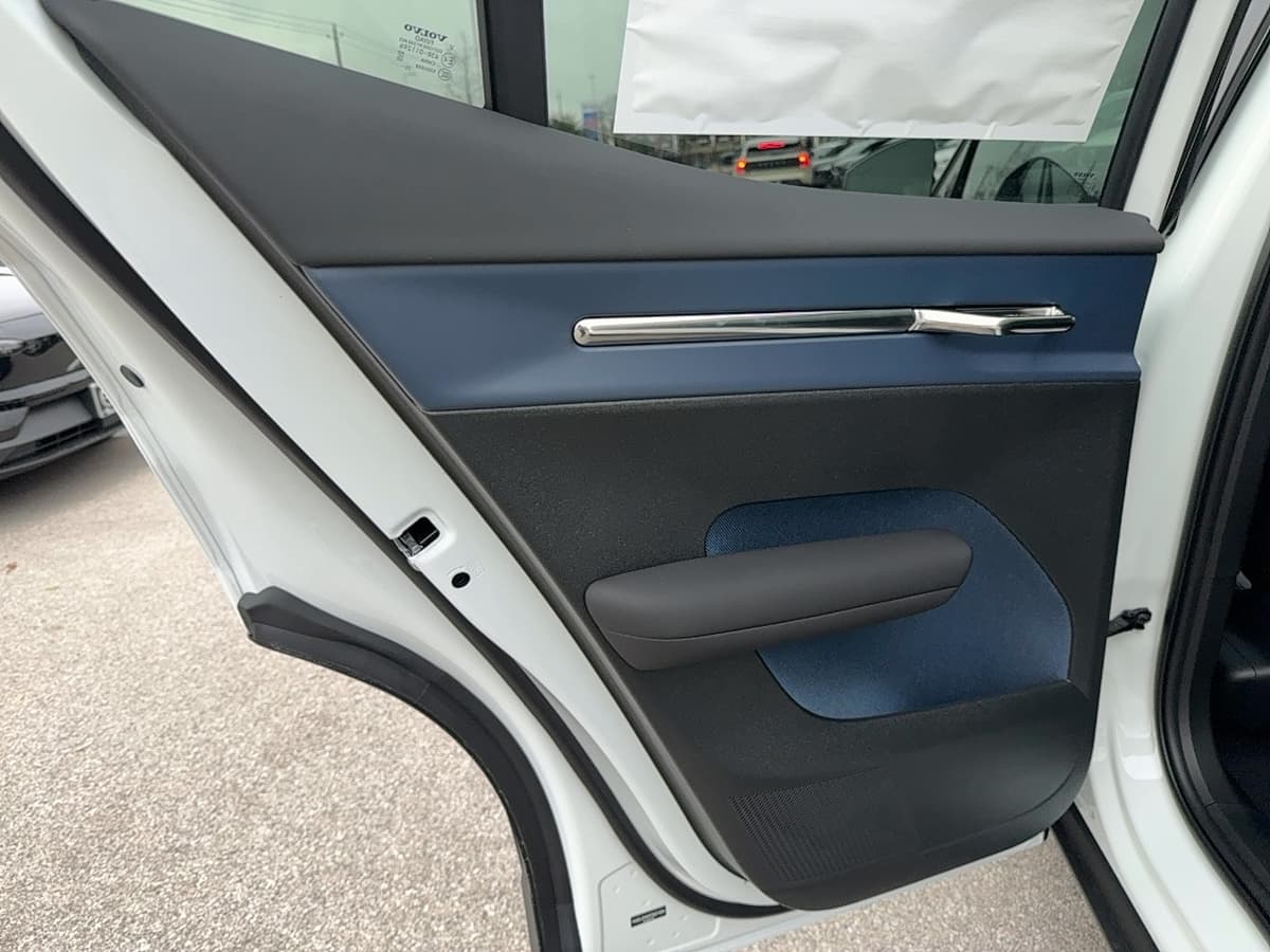 2026 Volvo EX30 - Image 13