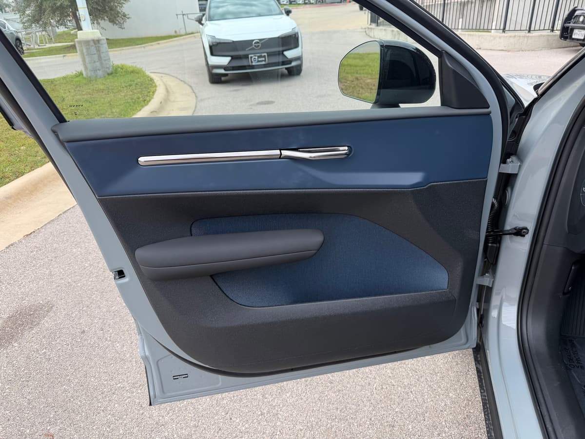 2026 Volvo EX30 Cross Country - Image 18