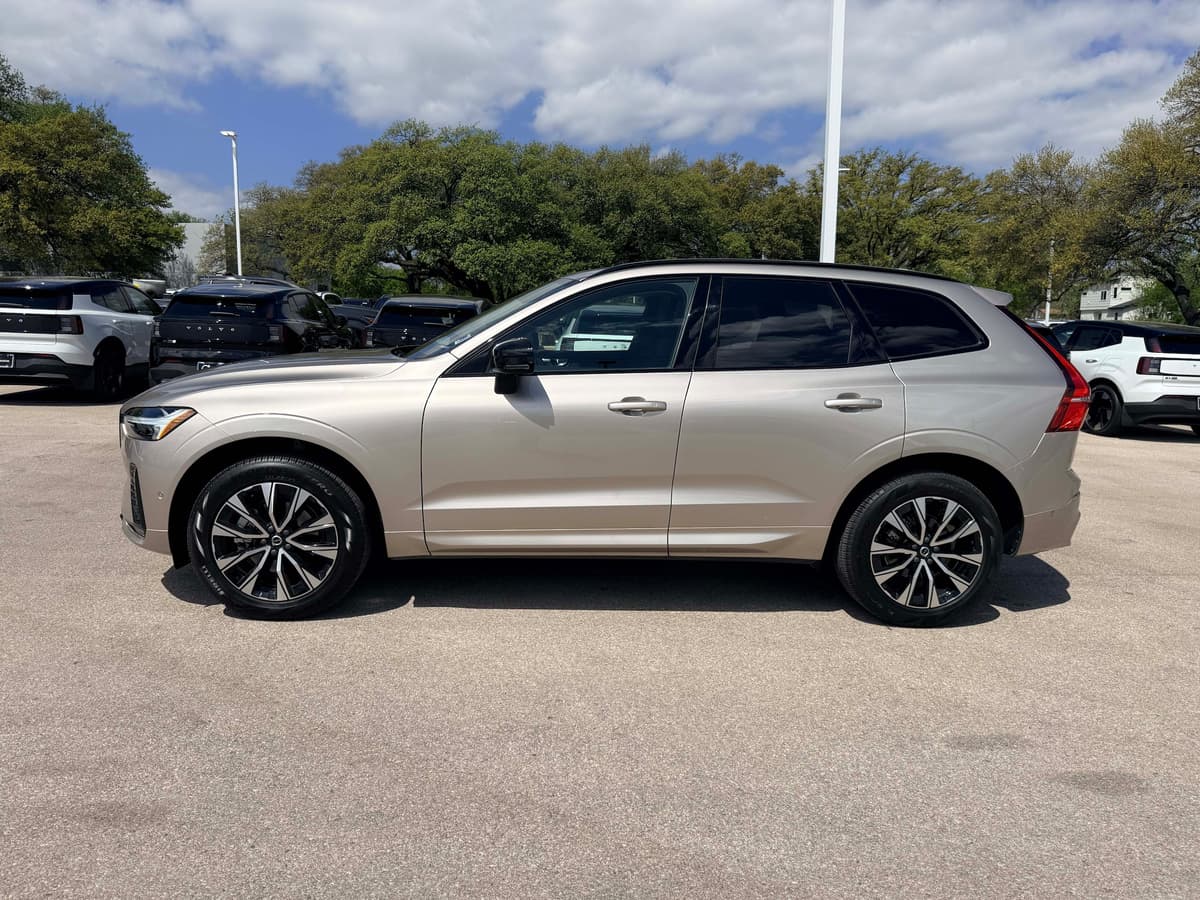 2025 Volvo XC60 - Image 3