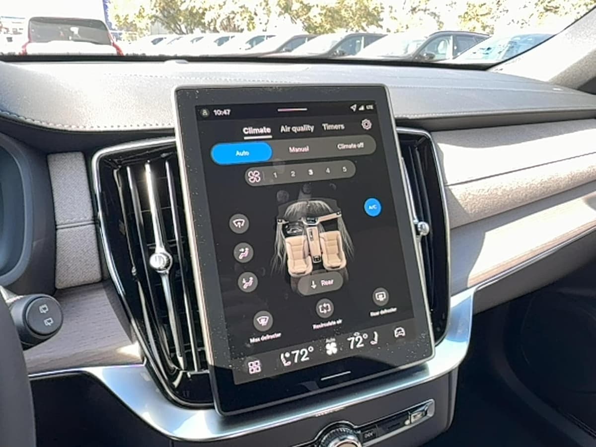 2026 Volvo XC90 - Image 21