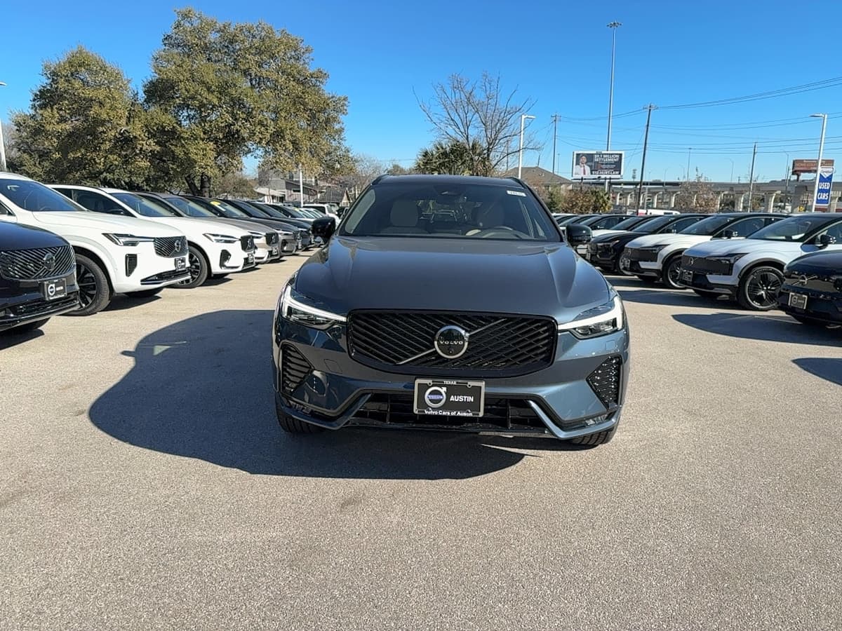 2026 Volvo XC60 - Image 8