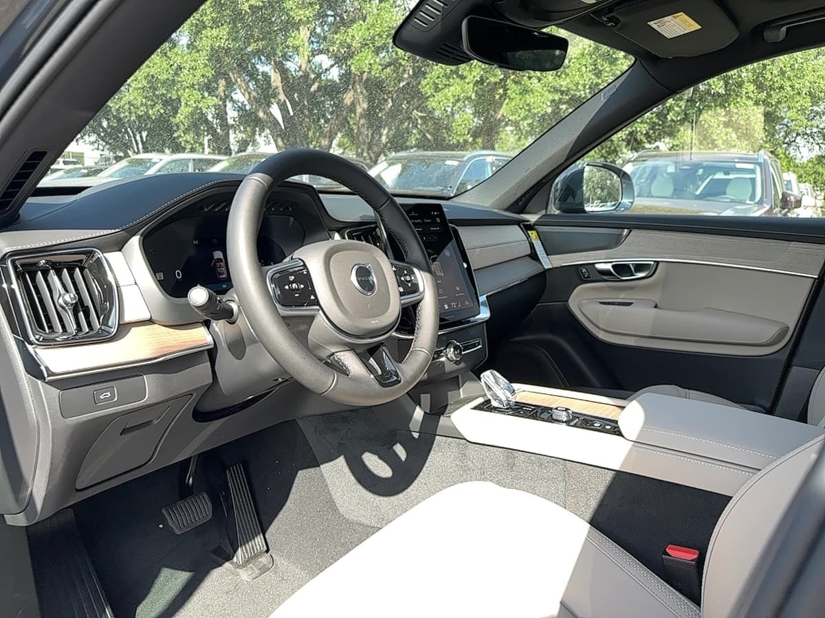 2026 Volvo XC90 - Image 11