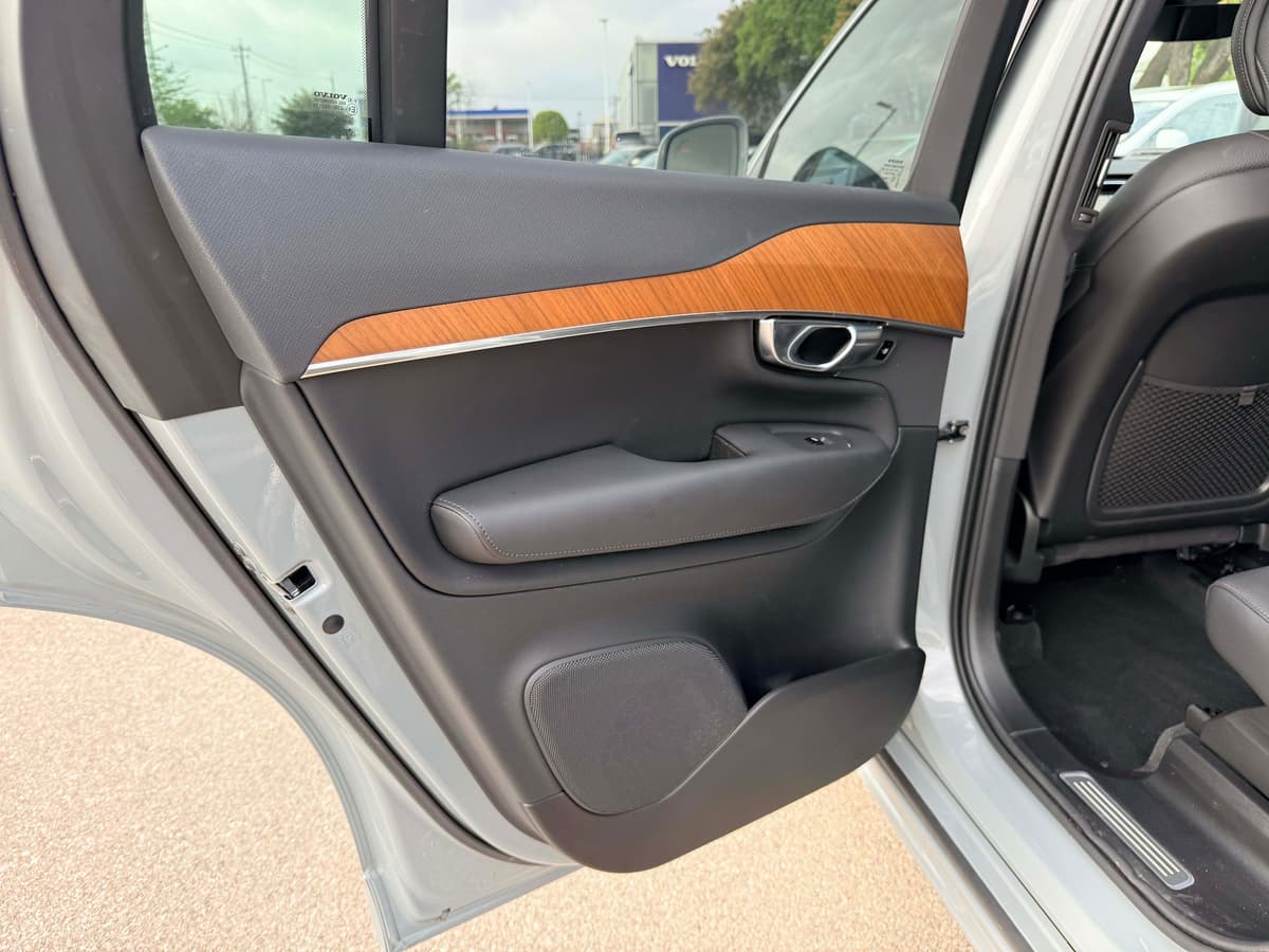 2025 Volvo XC90 - Image 14