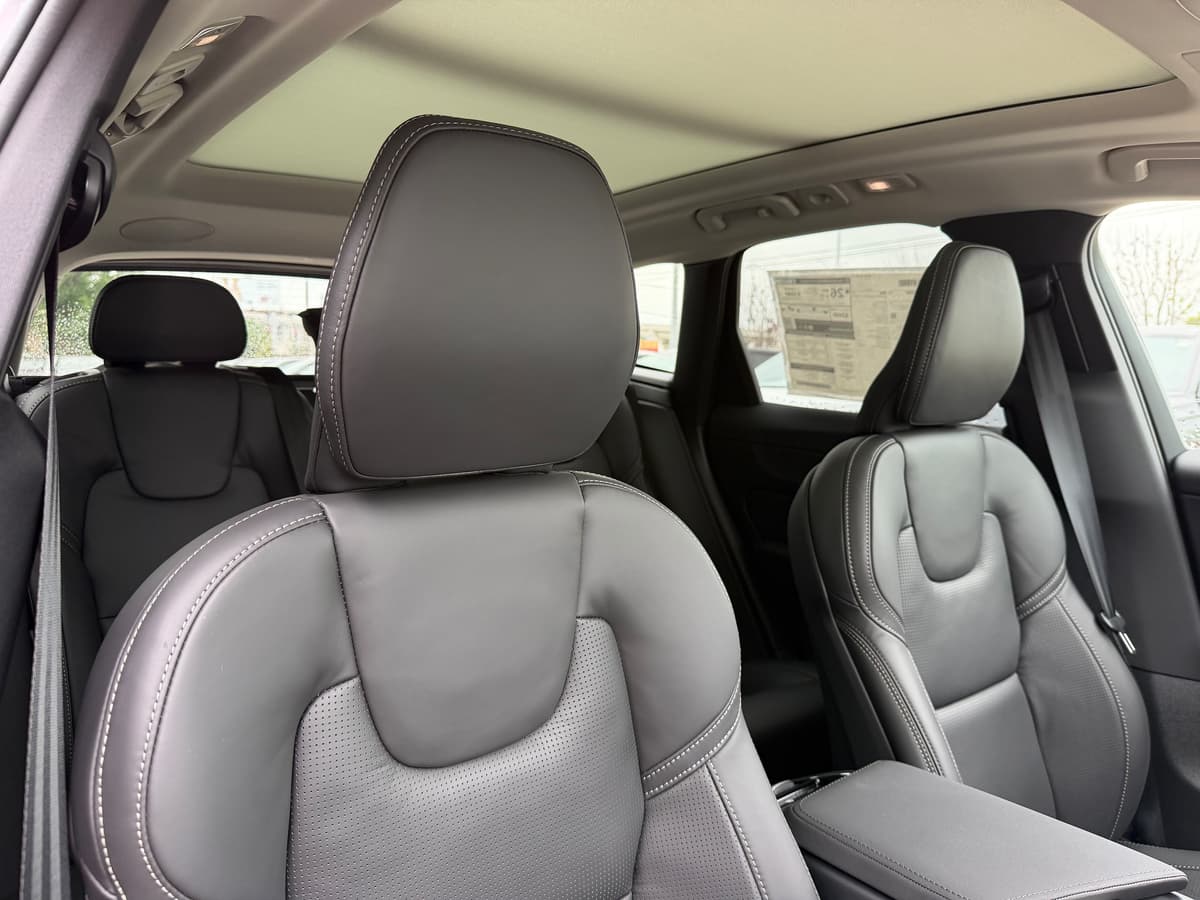 2026 Volvo XC60 - Image 9