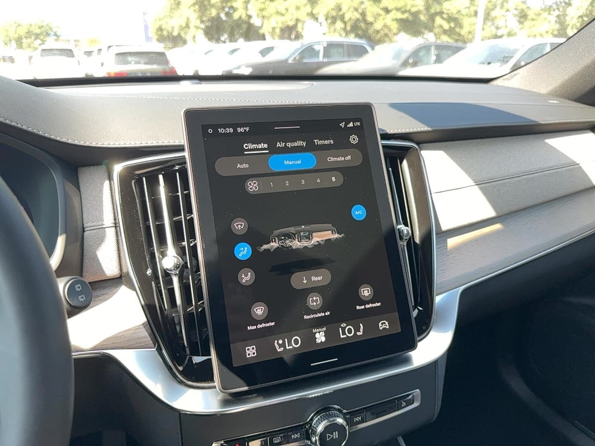 2026 Volvo XC90 - Image 21