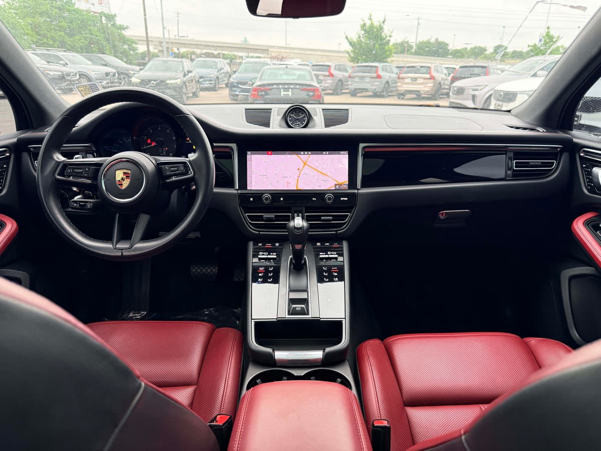 2023 Porsche Macan - Image 16