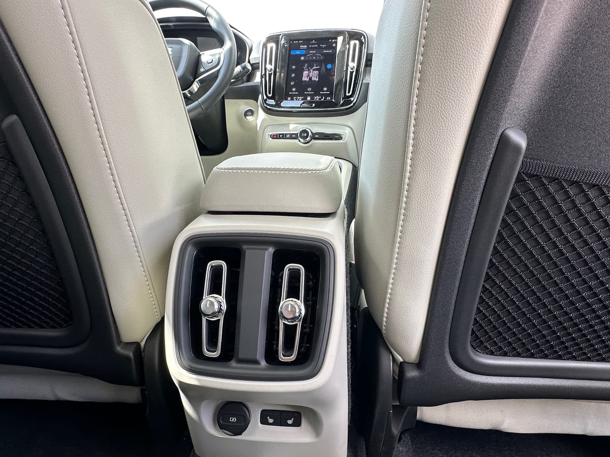 2026 Volvo XC40 - Image 11