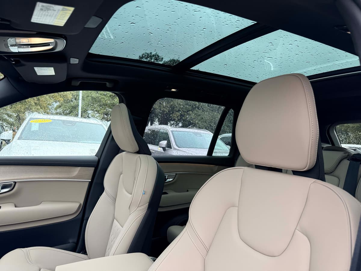 2026 Volvo XC90 plug-in hybrid - Image 13