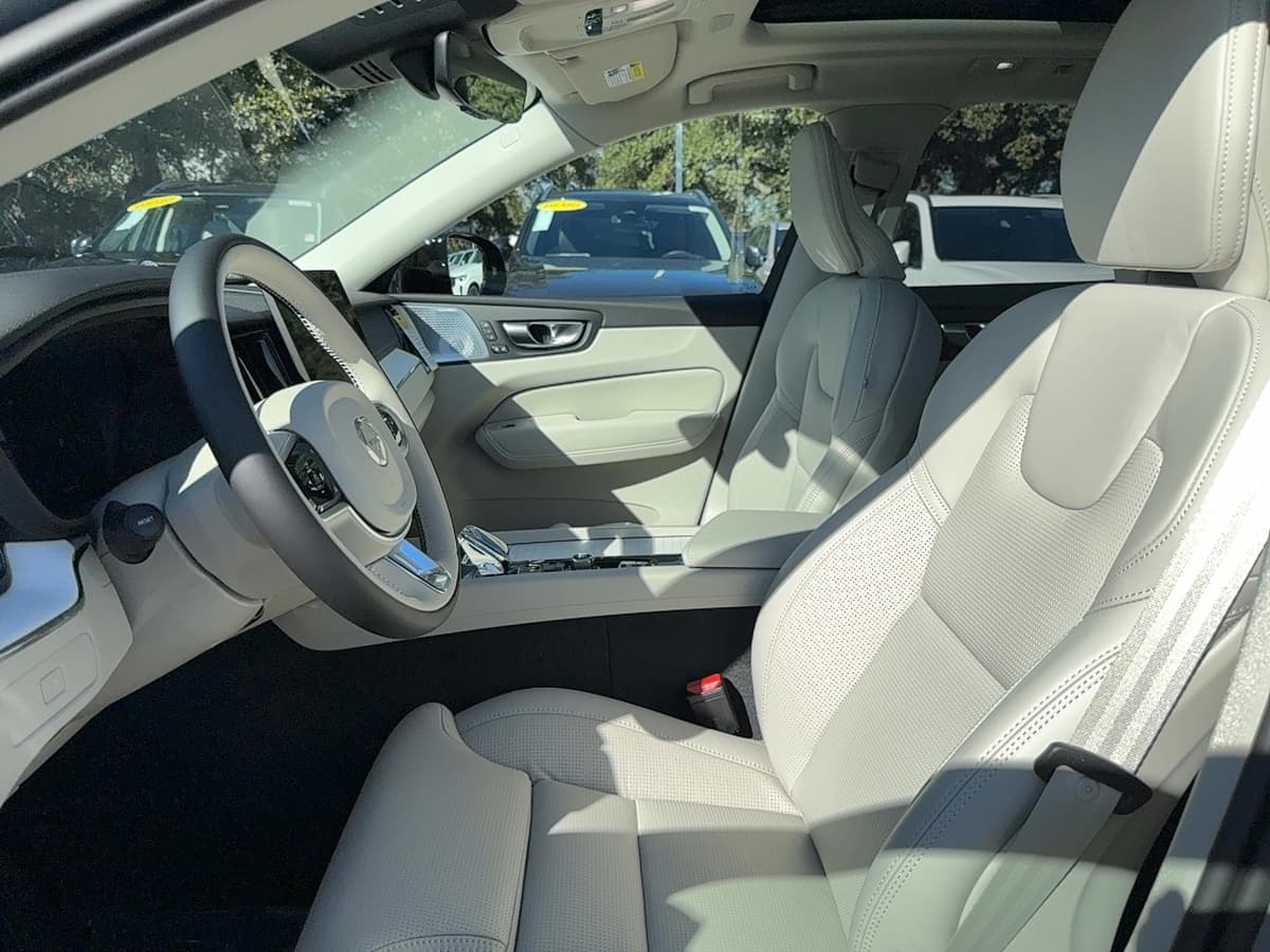 2026 Volvo XC60 - Image 12