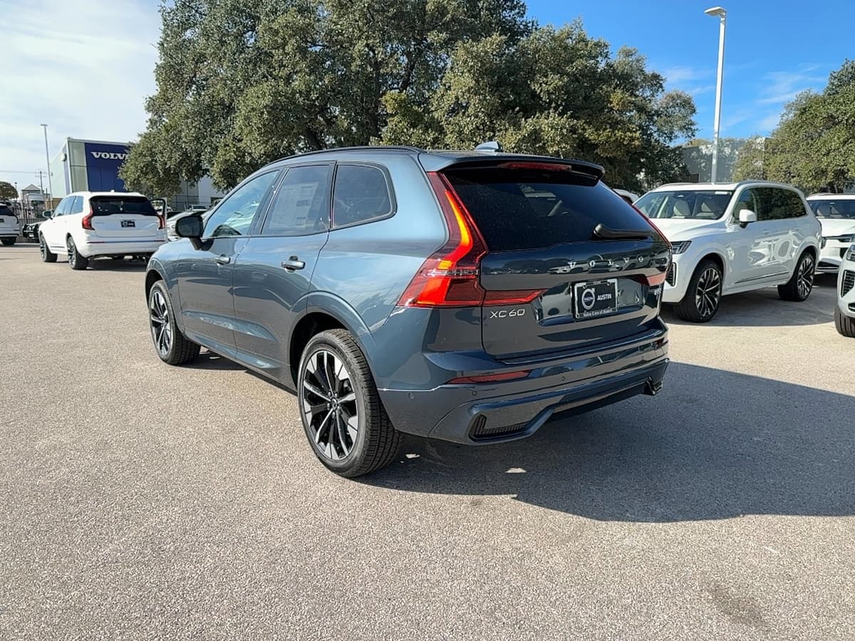 2026 Volvo XC60 - Image 4