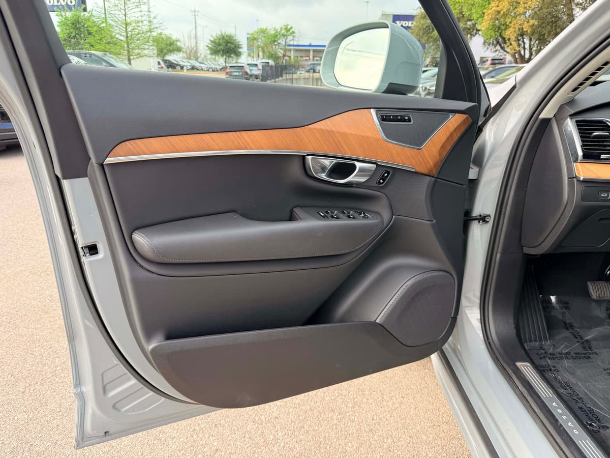 2025 Volvo XC90 - Image 10