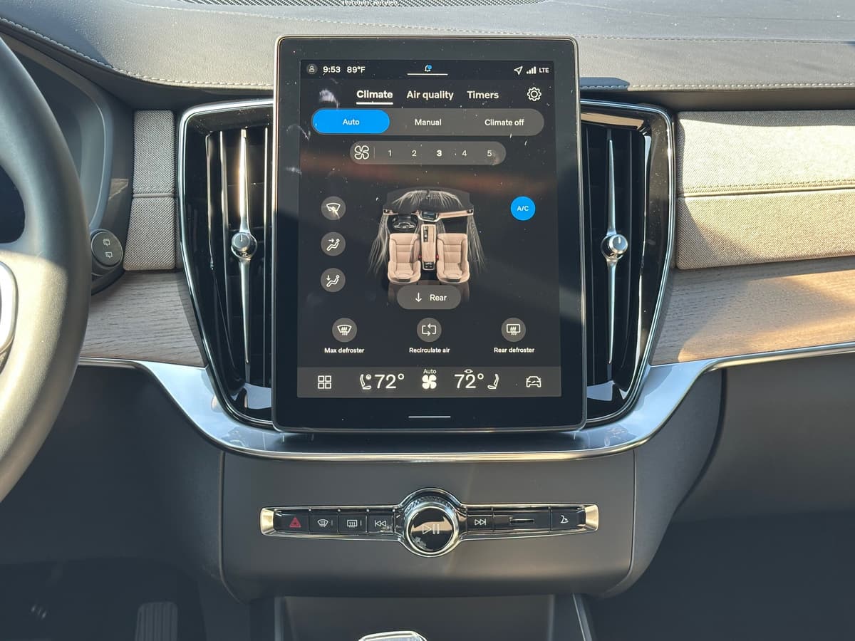 2026 Volvo XC90 plug-in hybrid - Image 12