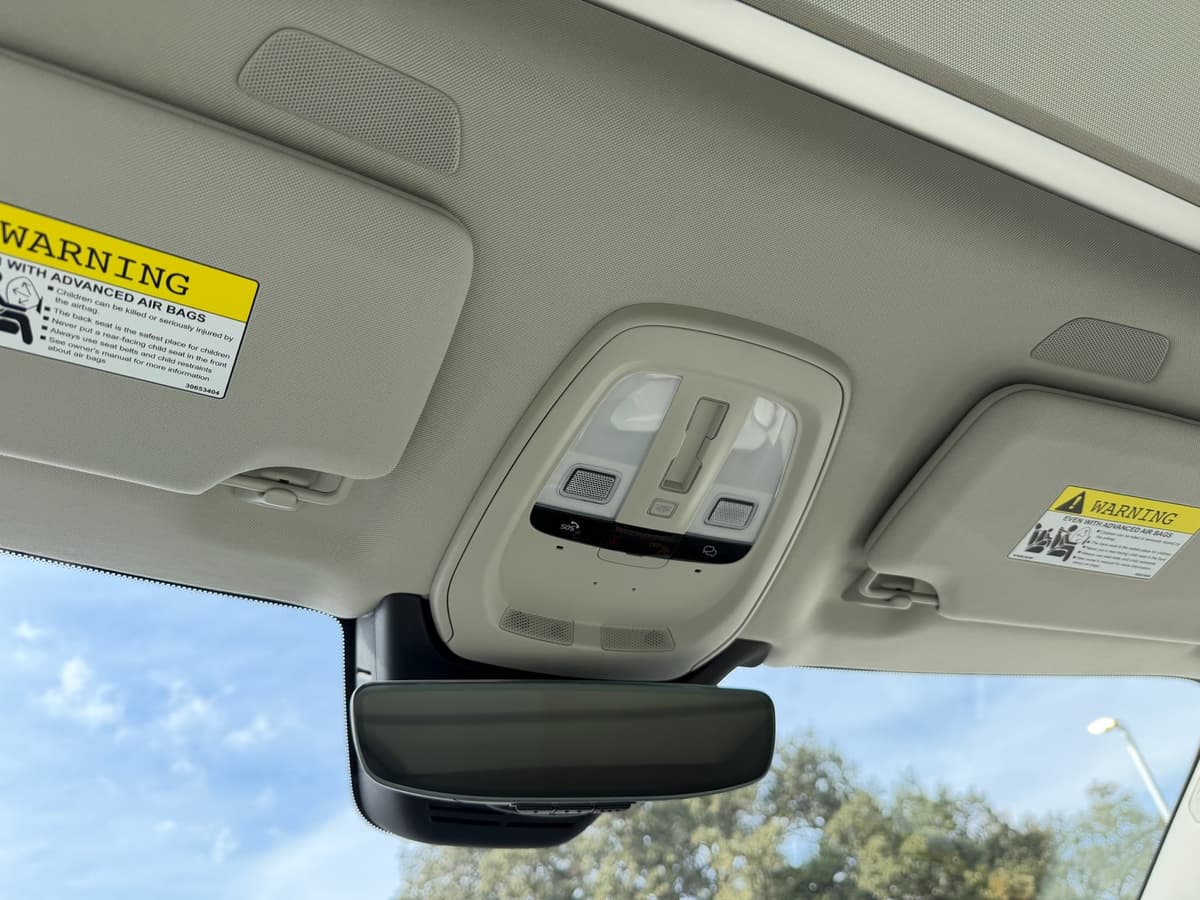 2026 Volvo XC90 plug-in hybrid - Image 16