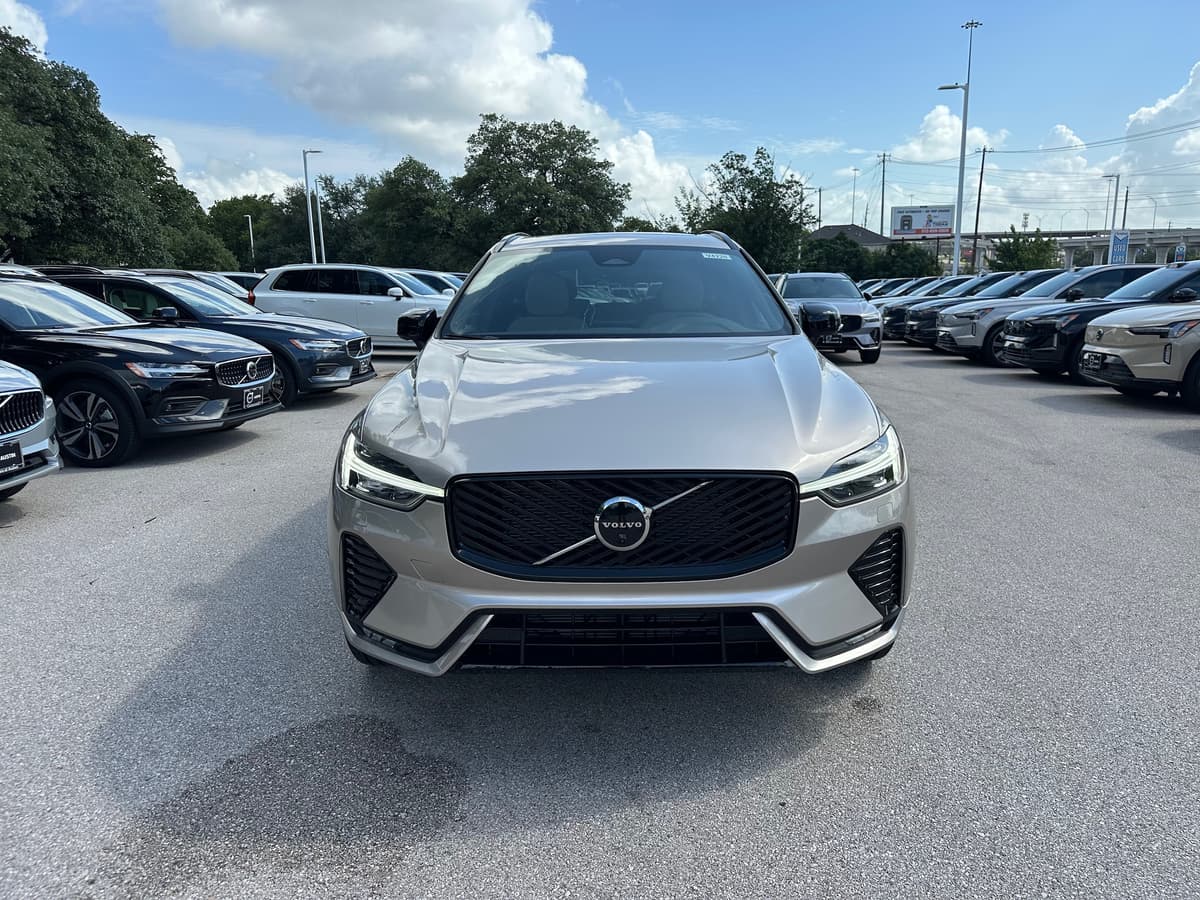2026 Volvo XC60 - Image 6