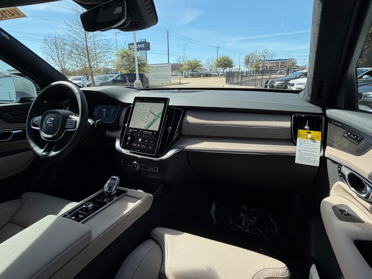 2026 Volvo XC90 plug-in hybrid - Image 10