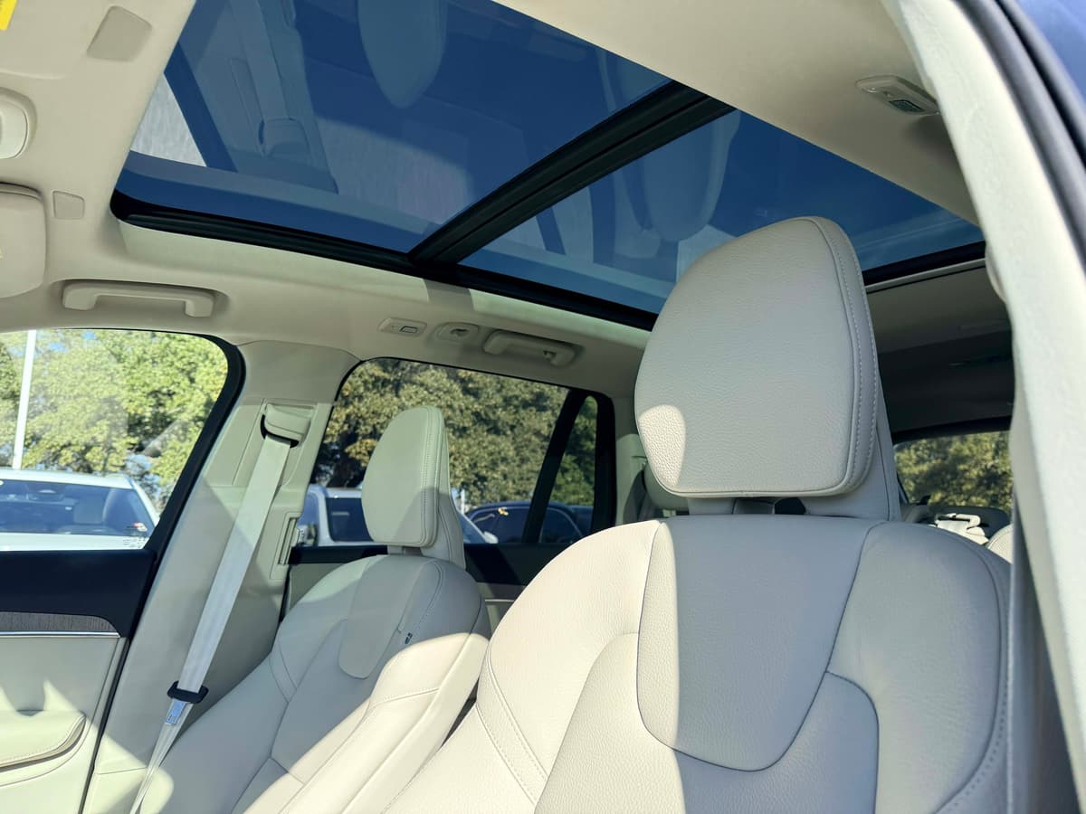 2025 Volvo XC90 - Image 13