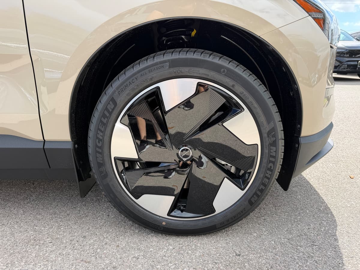 2026 Volvo EX30 - Image 7