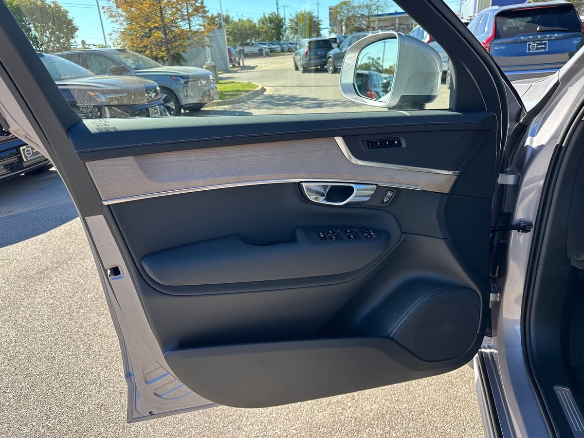 2026 Volvo XC90 - Image 17