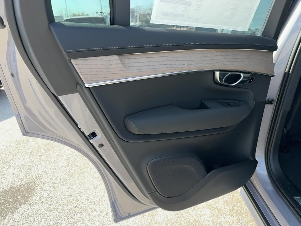 2026 Volvo XC90 plug-in hybrid - Image 15