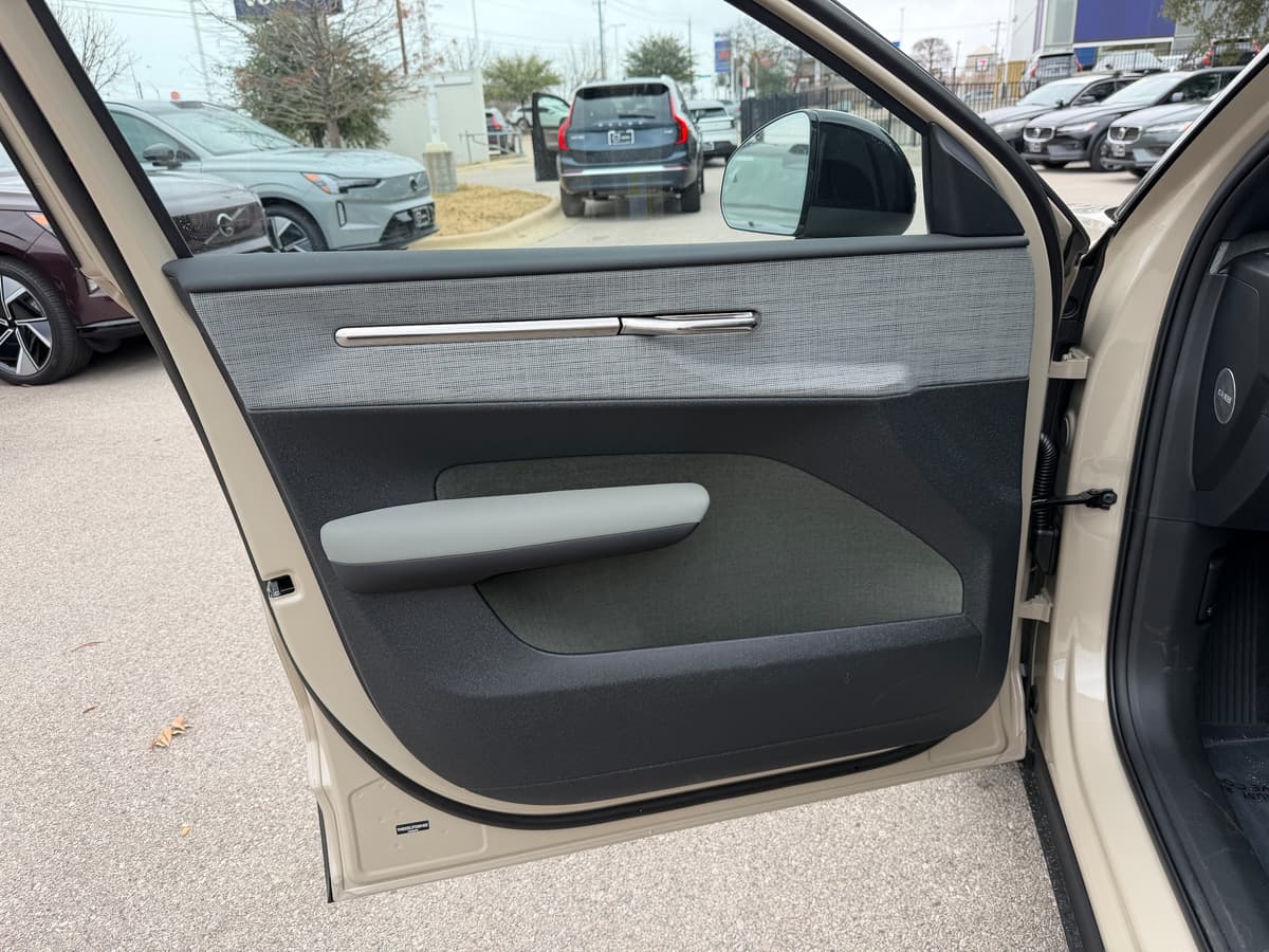 2026 Volvo EX30 Cross Country - Image 17