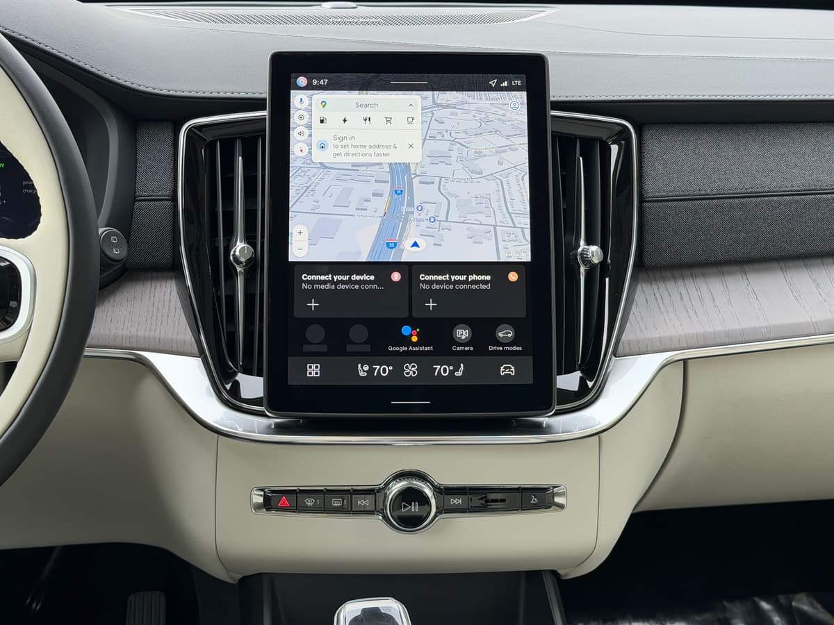 2026 Volvo XC90 plug-in hybrid - Image 13