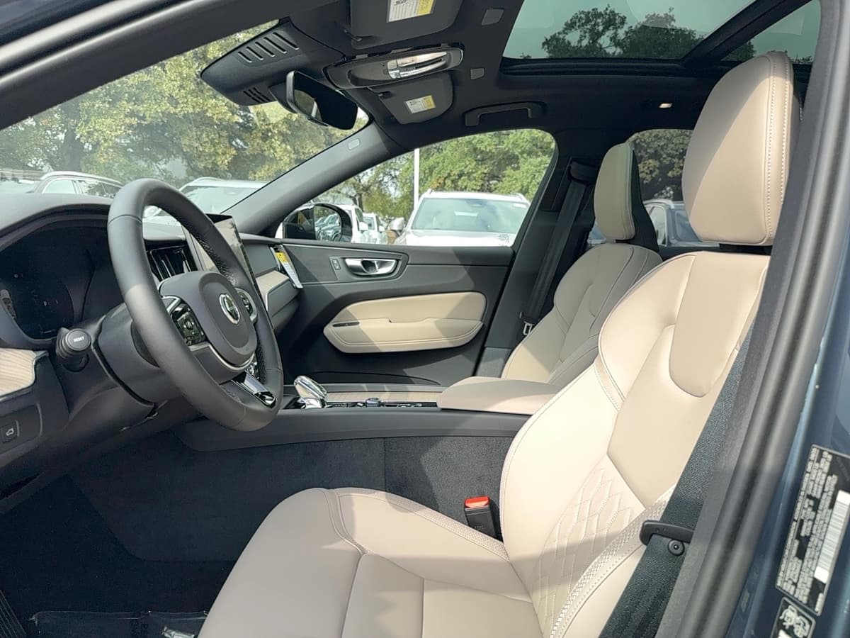 2026 Volvo XC60 - Image 11