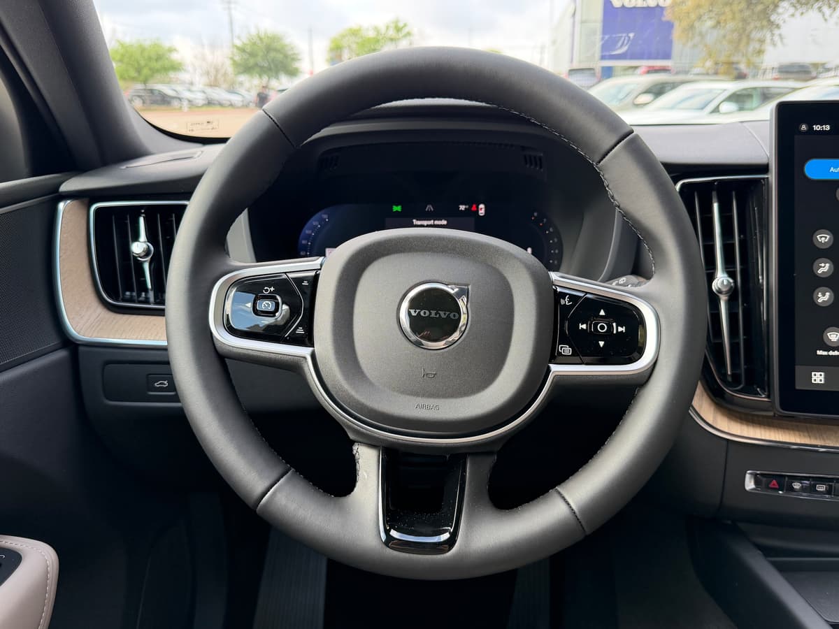 2026 Volvo XC60 - Image 14