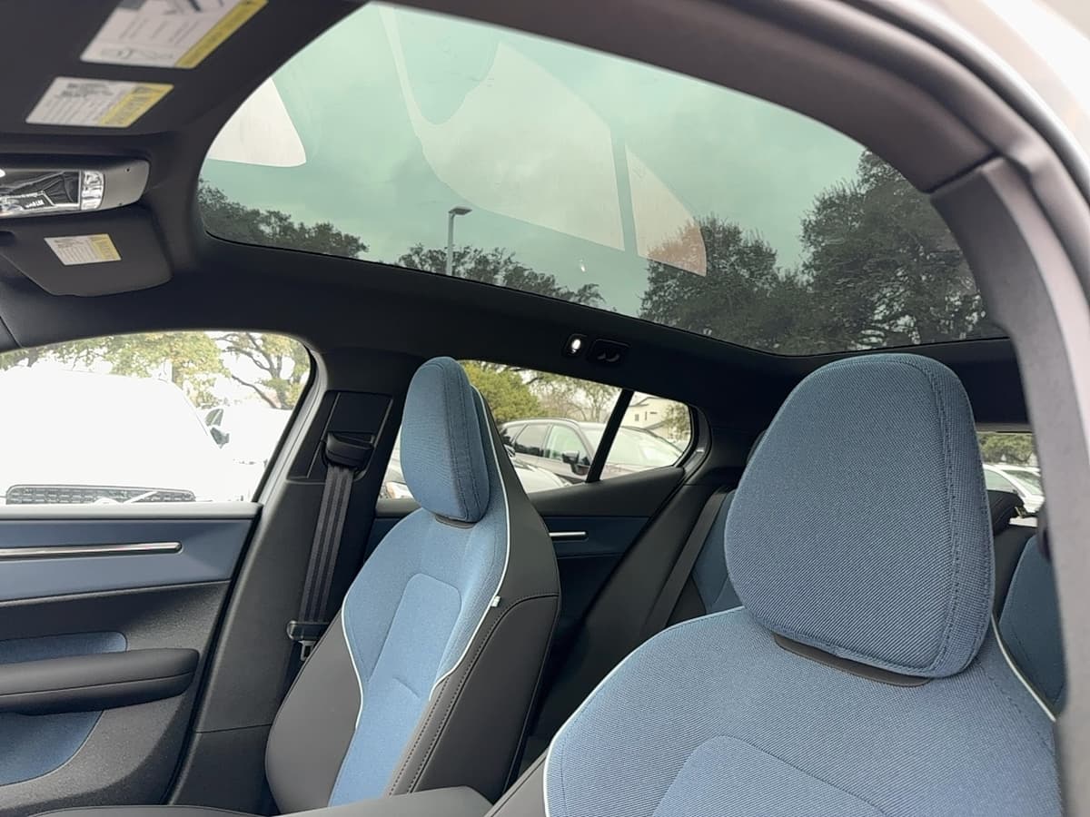 2026 Volvo EX30 - Image 13