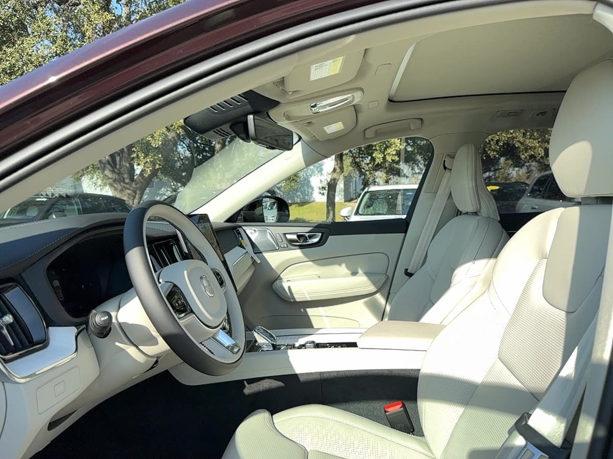 2026 Volvo XC60 - Image 10