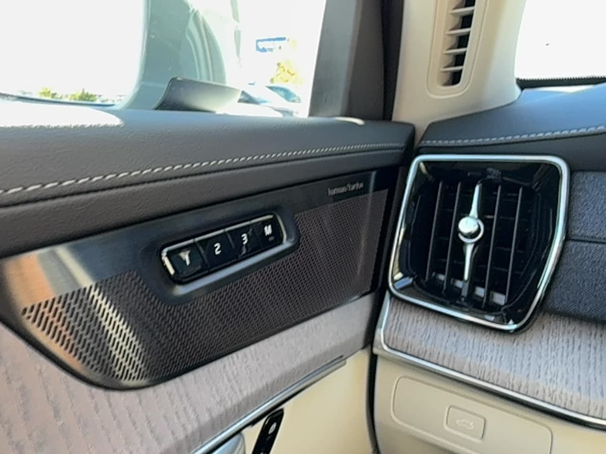 2026 Volvo XC90 - Image 16