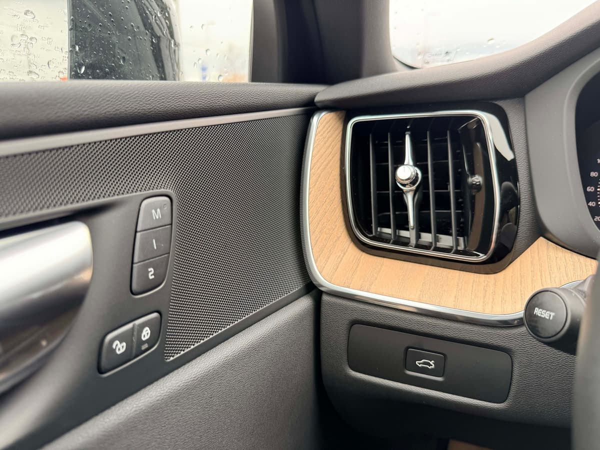 2026 Volvo XC60 - Image 18