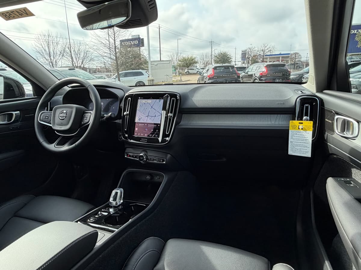 2026 Volvo XC40 - Image 10