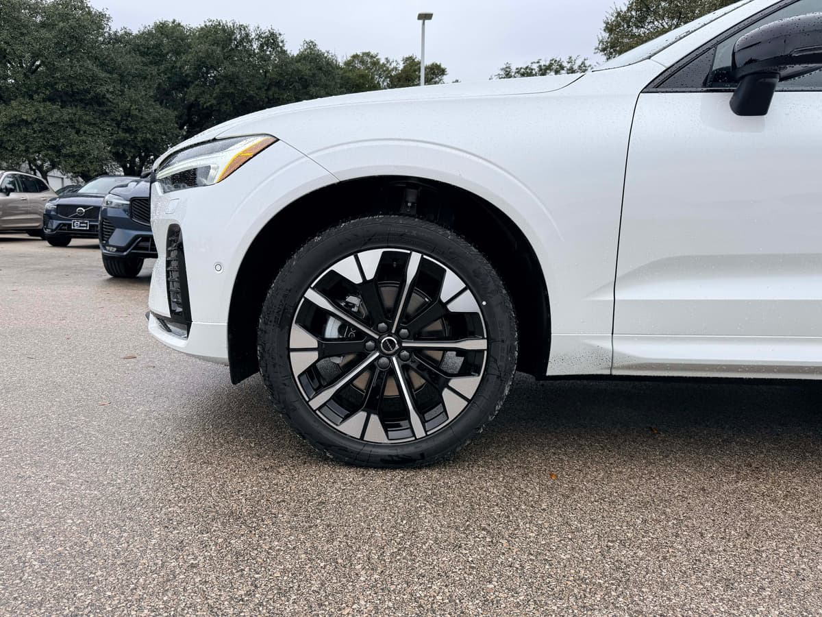 2026 Volvo XC60 - Image 10